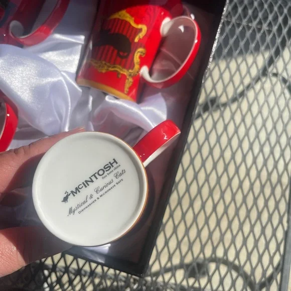 McIntosh Mystical & Curious Cats Set of 4 Bone China Mugs New in Box! Black Cat - Picture 2 of 3